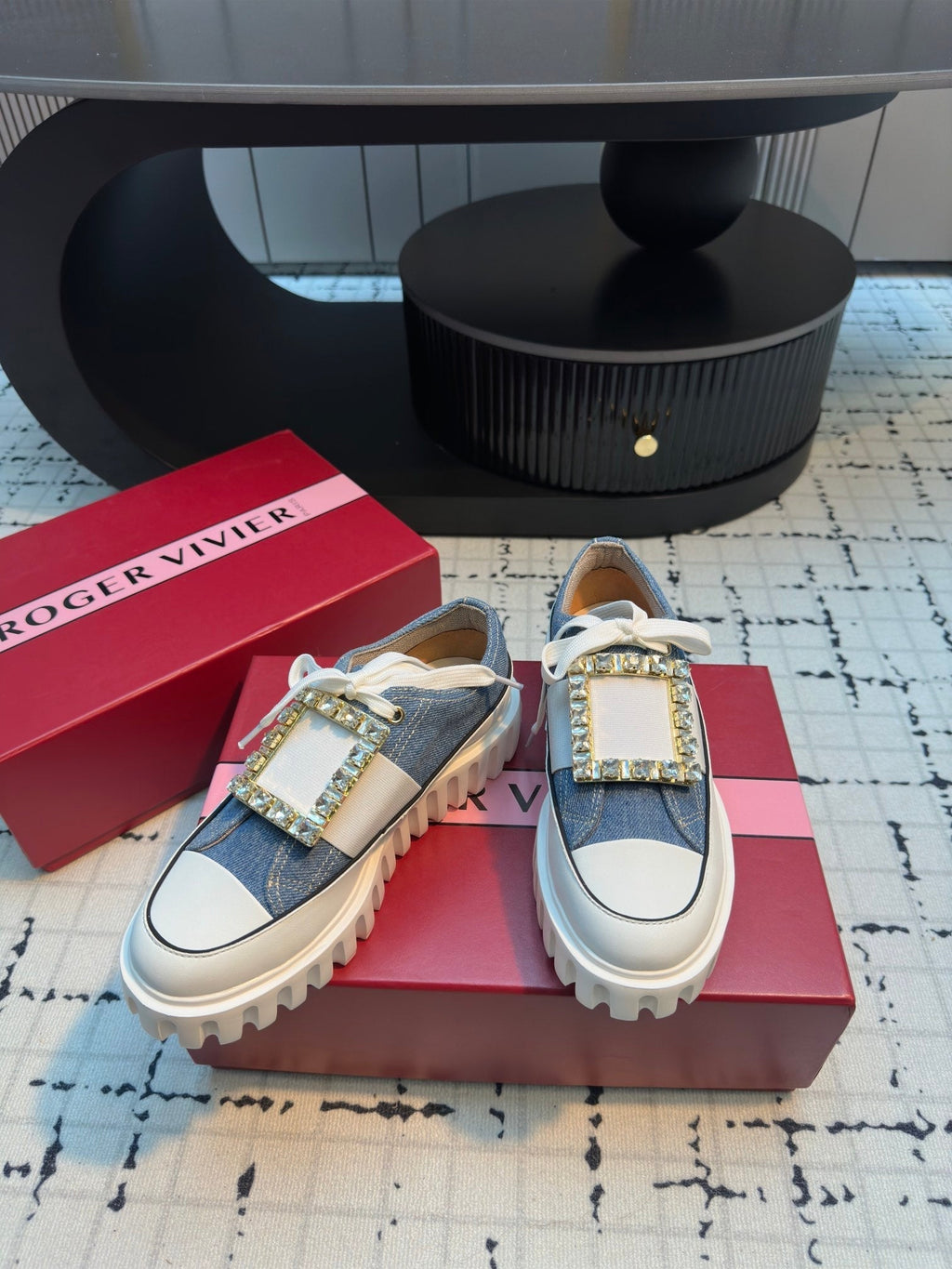 R-Sneakers