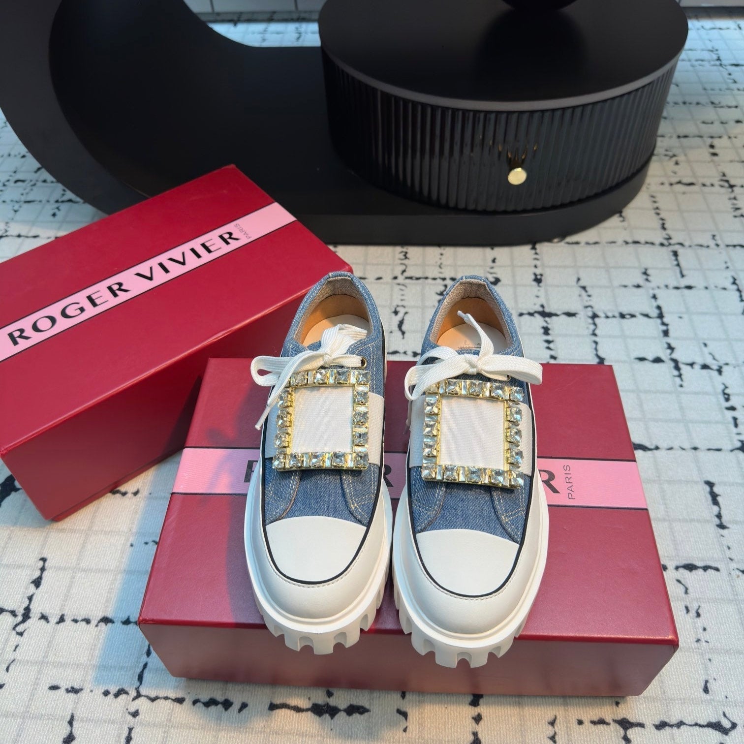 R-Sneakers