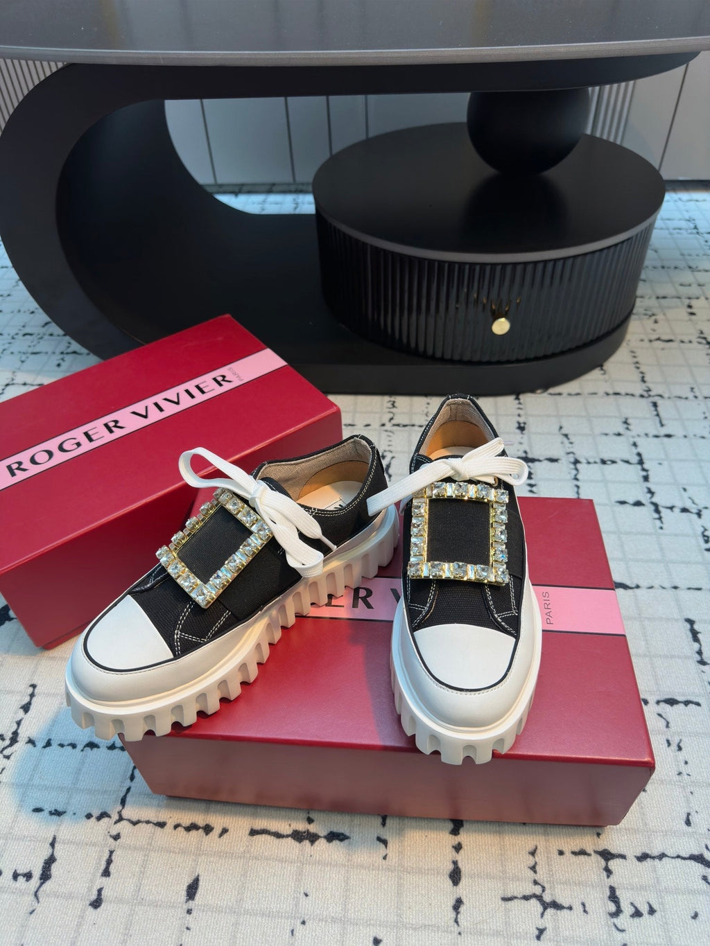 R-Sneakers