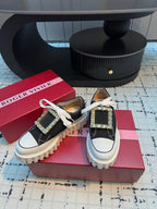 R-Sneakers