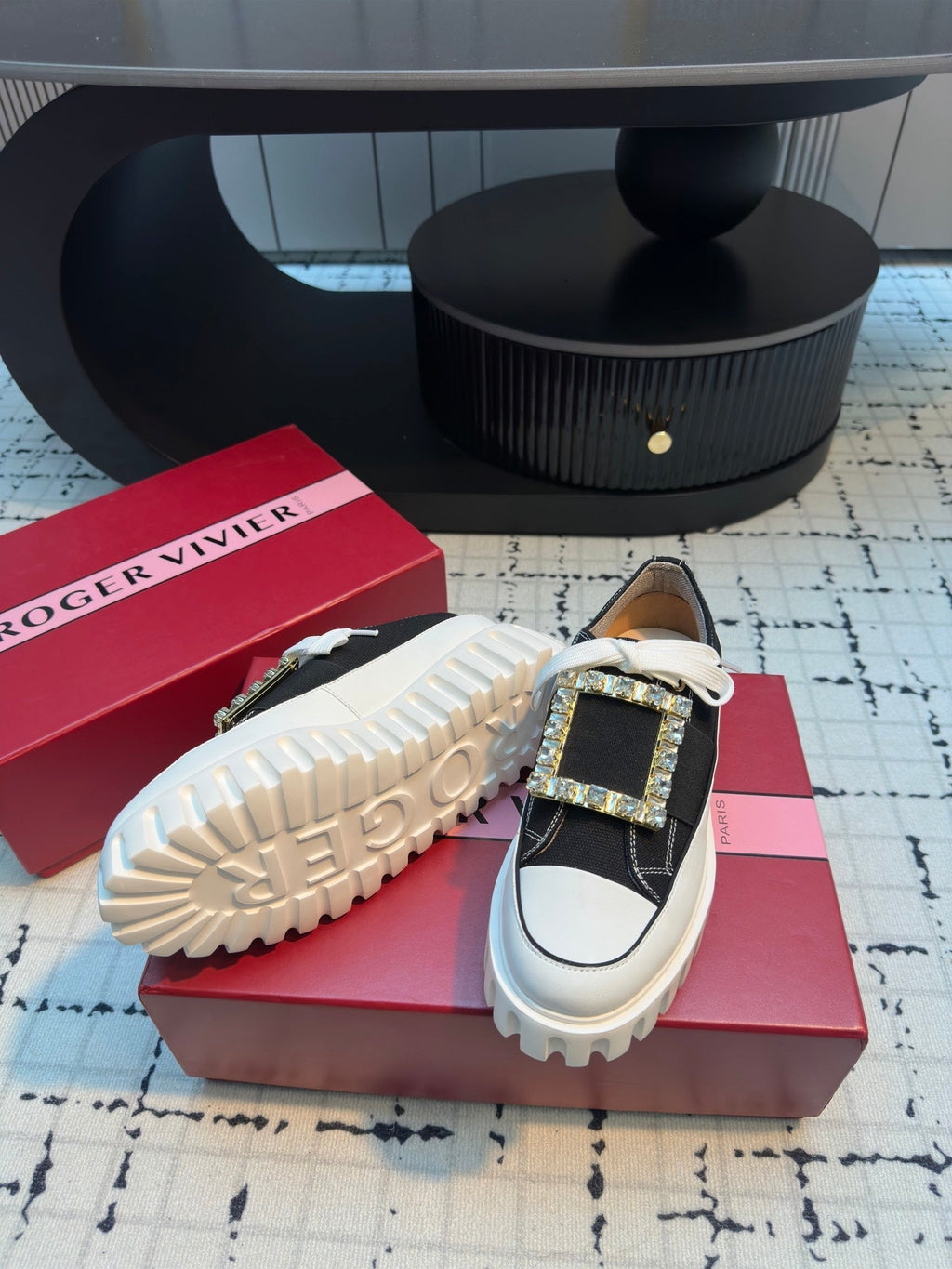R-Sneakers