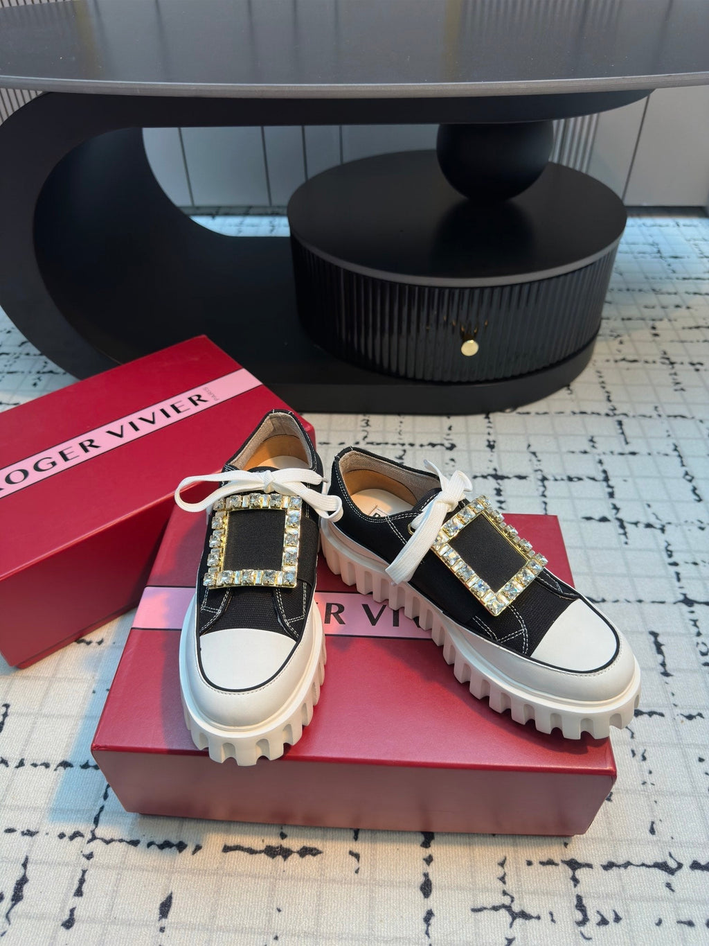 R-Sneakers