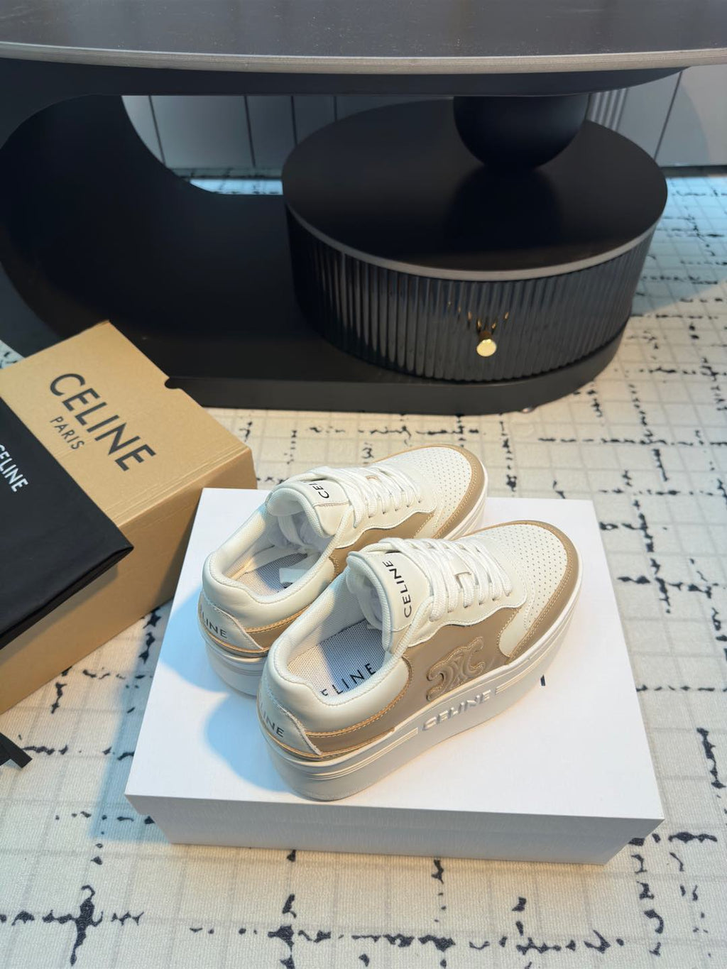 S-Sneakers