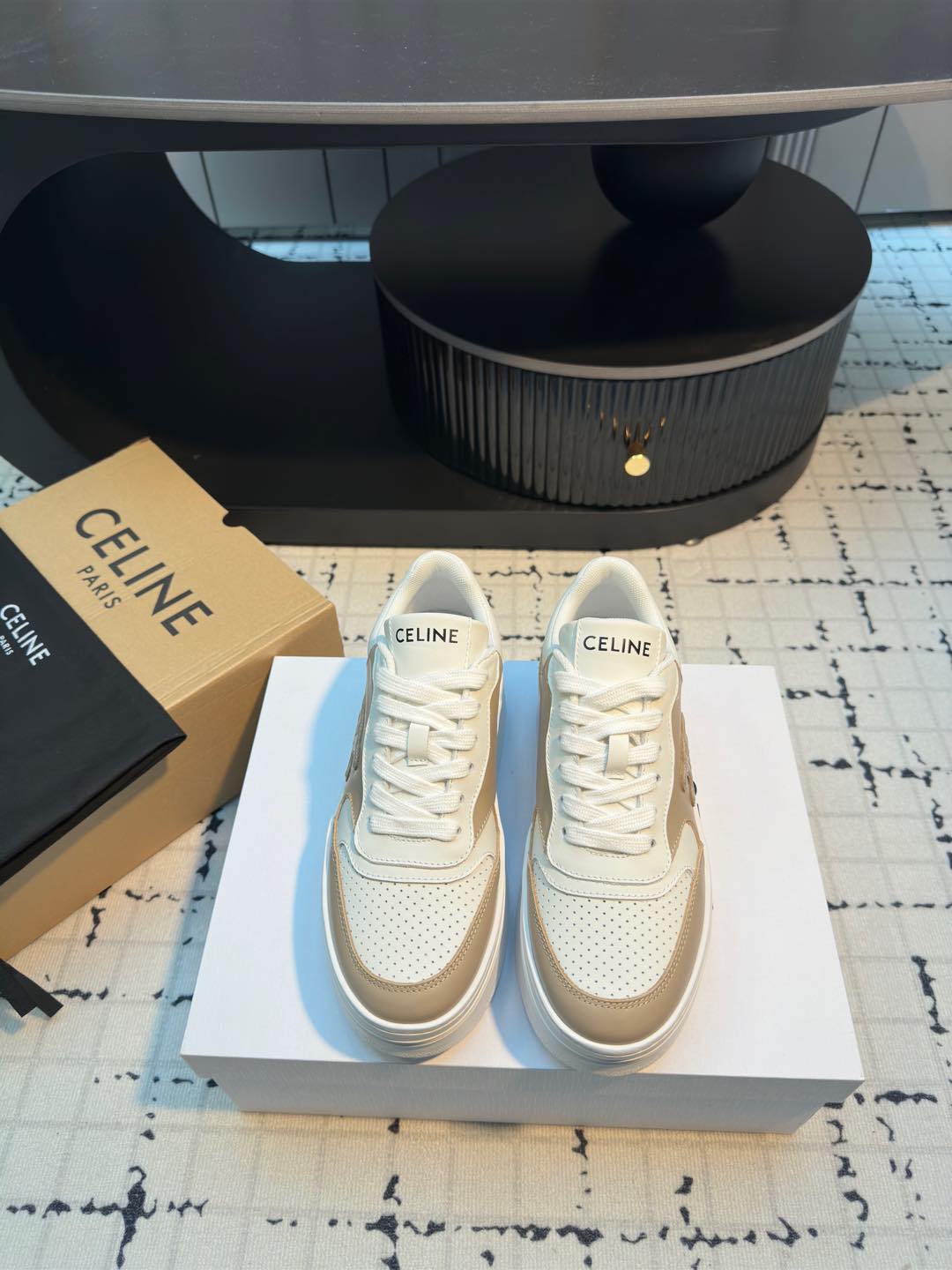 S-Sneakers