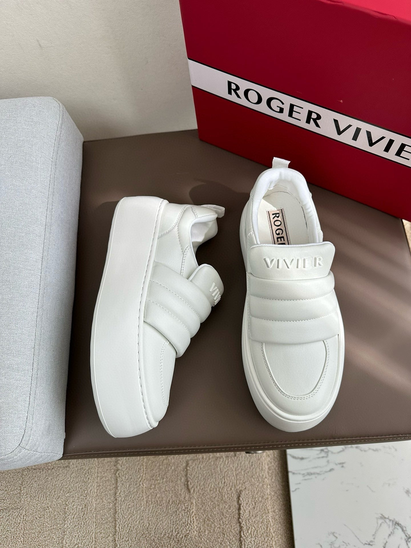 R-Sneakers