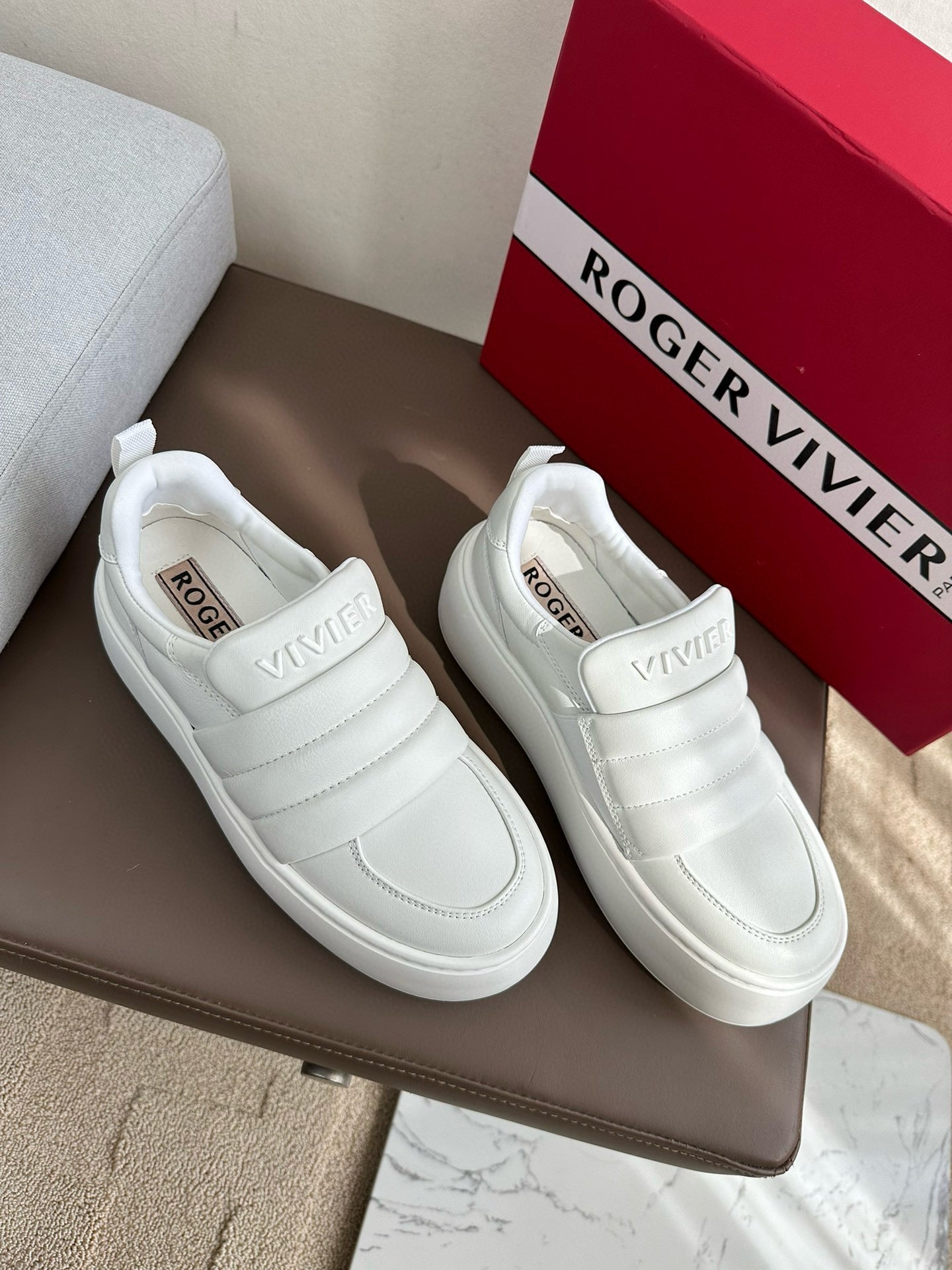 R-Sneakers