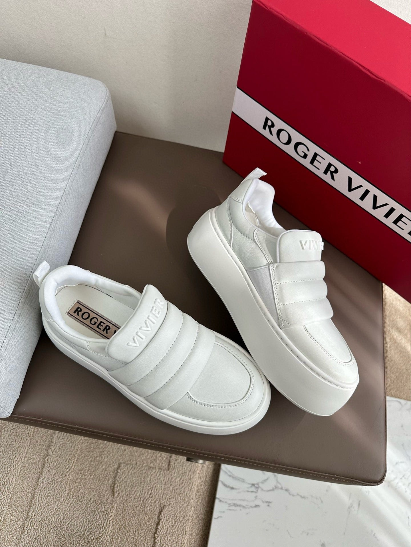 R-Sneakers