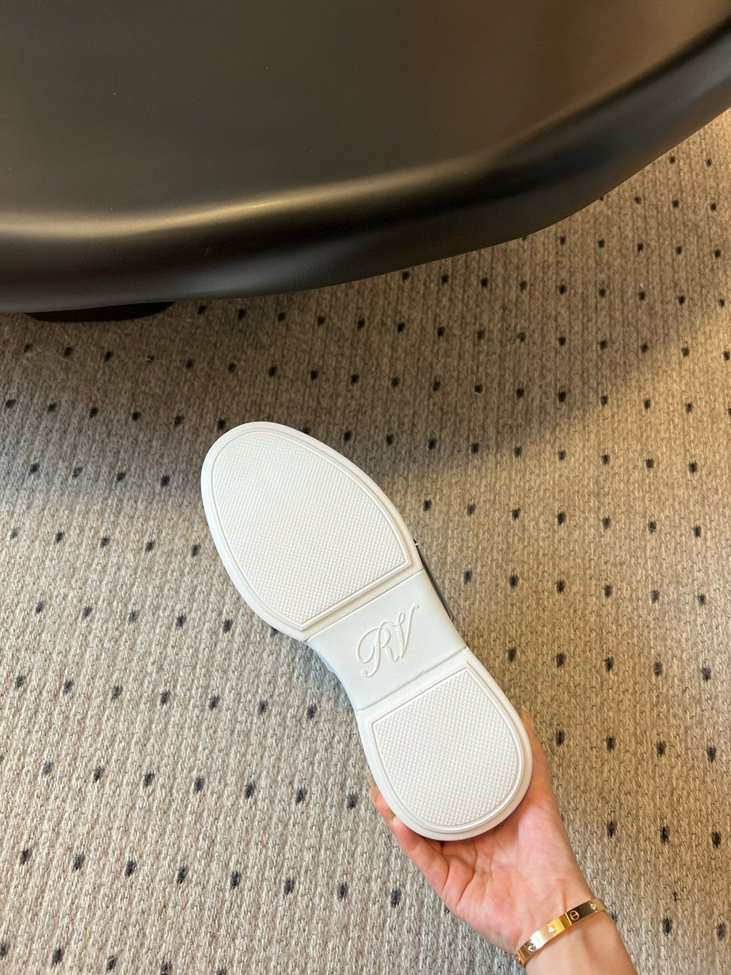 R-Sneakers