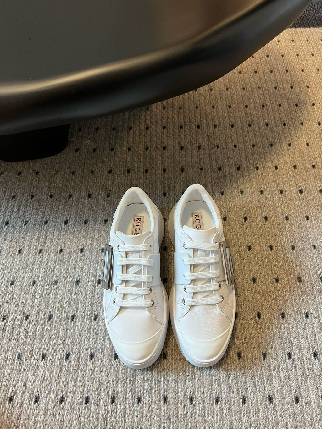 R-Sneakers