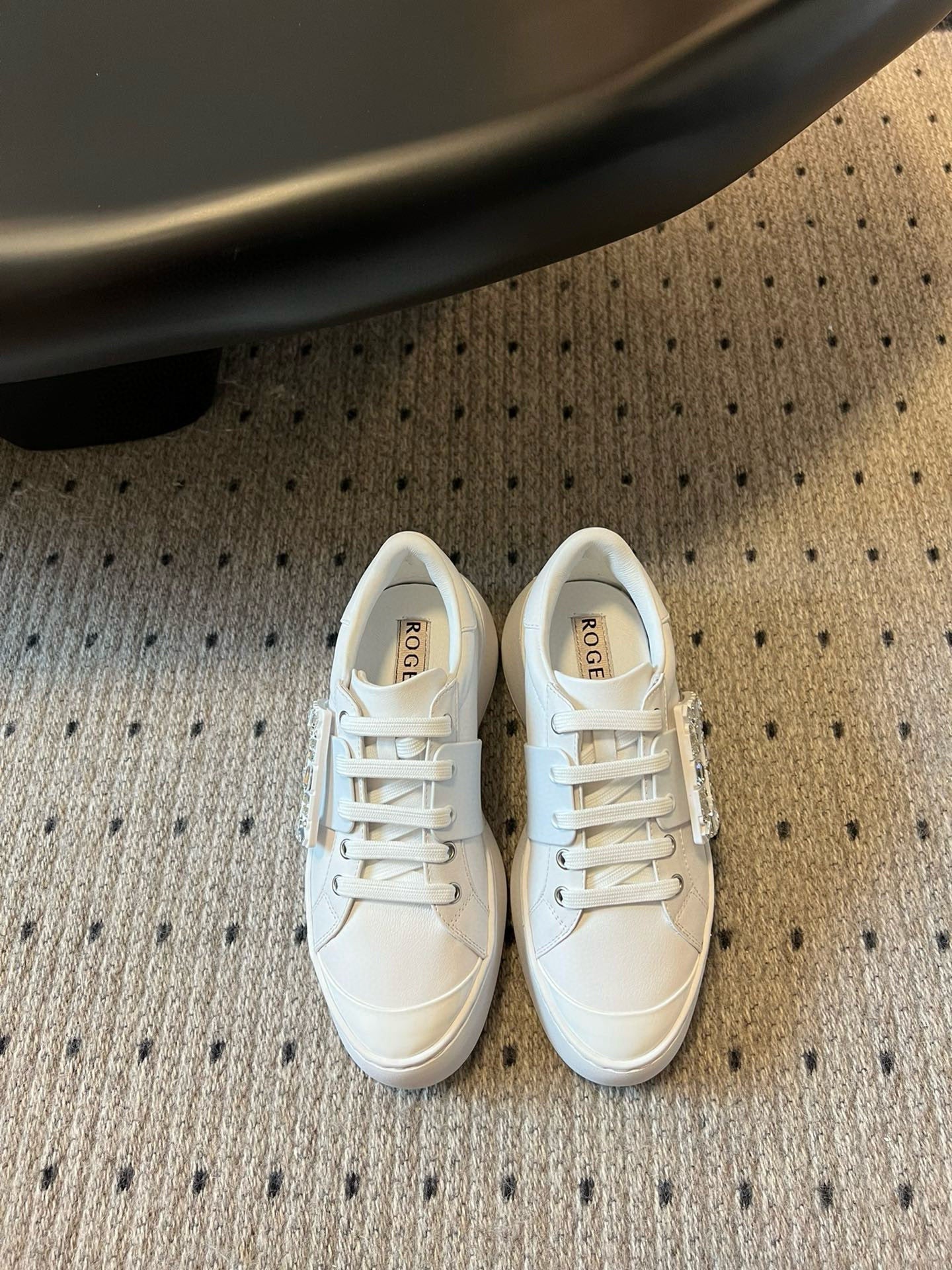 R-Sneakers