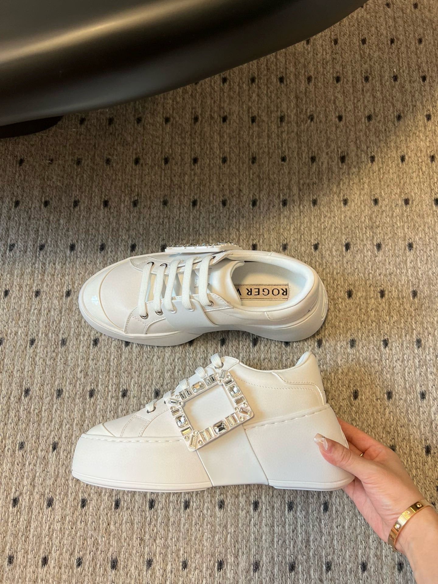 R-Sneakers