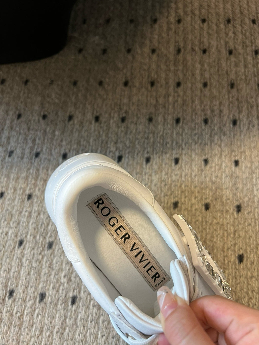 R-Sneakers