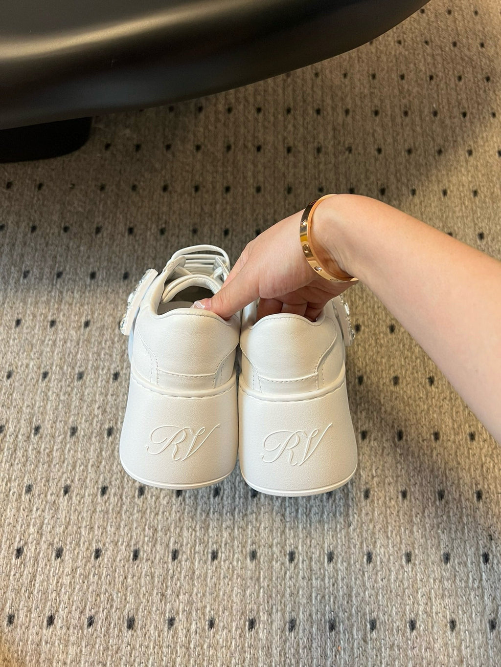 R-Sneakers