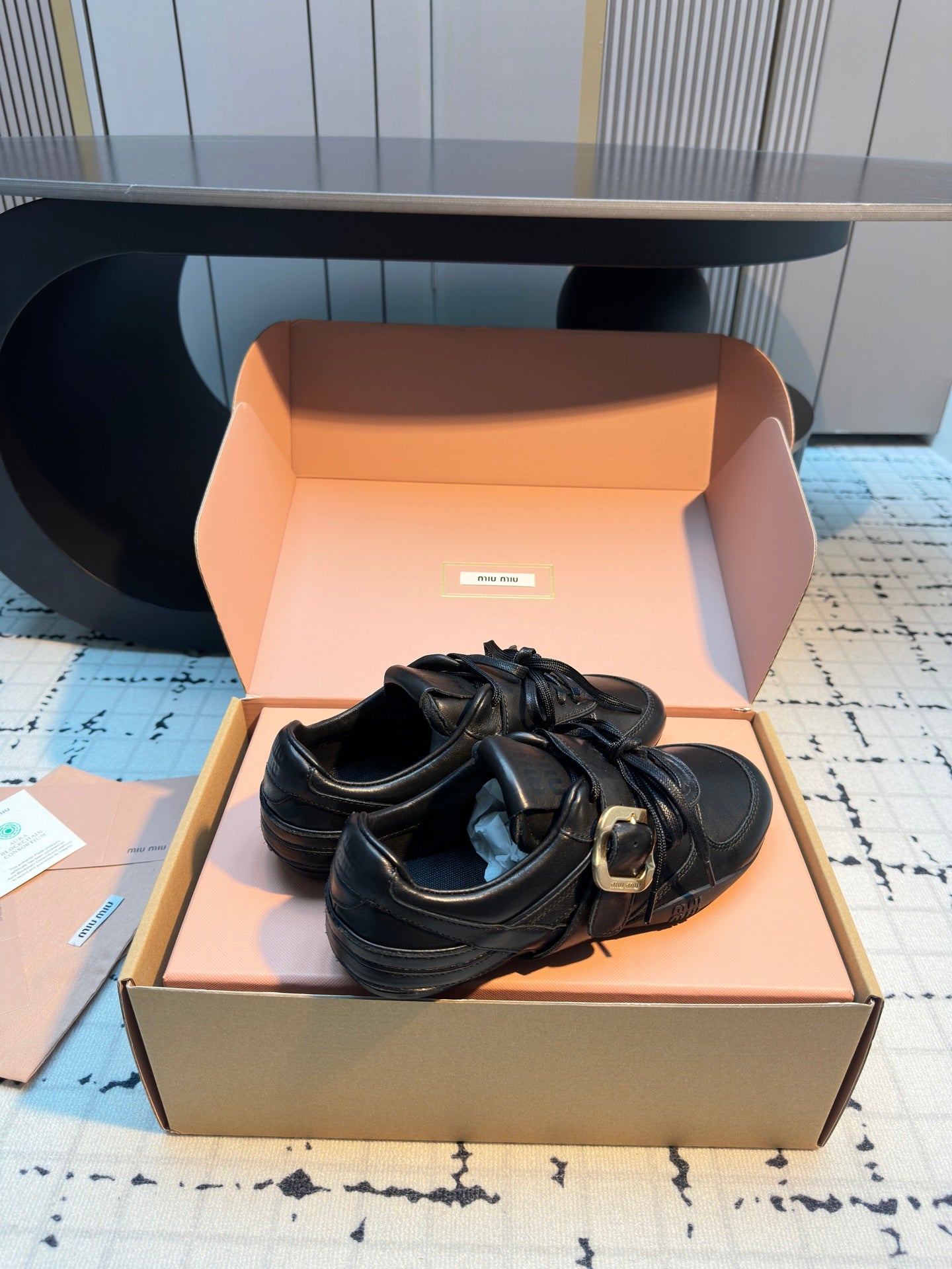 M-Sneakers