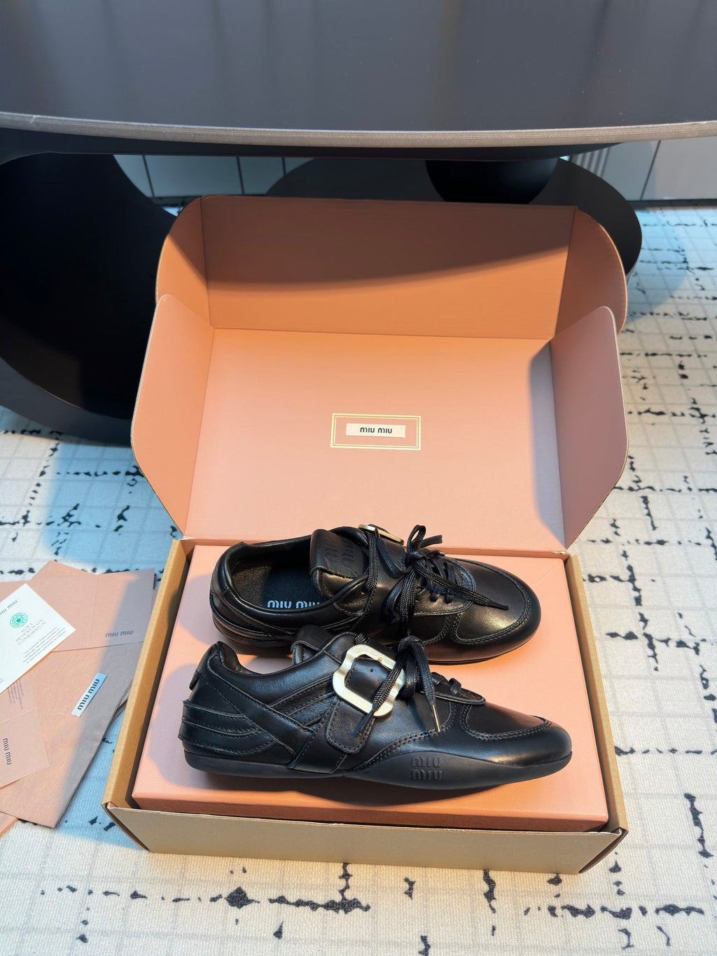 M-Sneakers