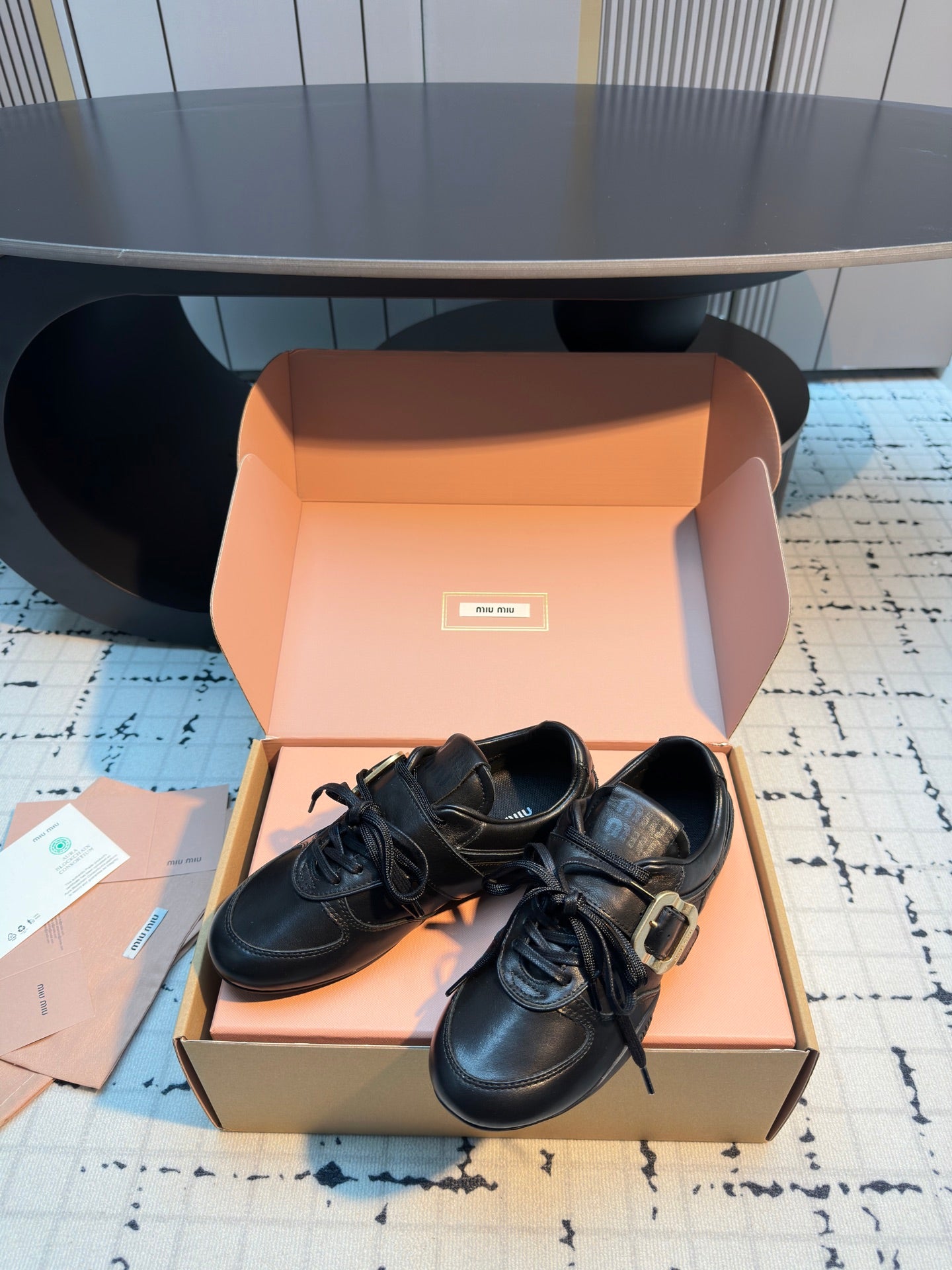 M-Sneakers