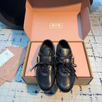 M-Sneakers