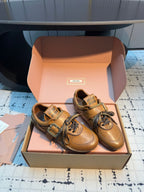 M-Sneakers