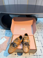M-Sneakers