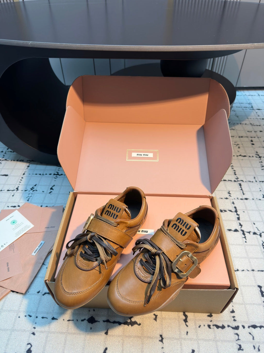 M-Sneakers