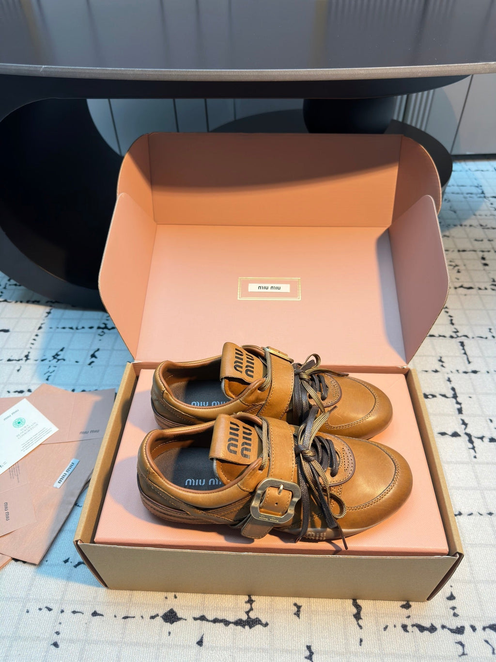 M-Sneakers