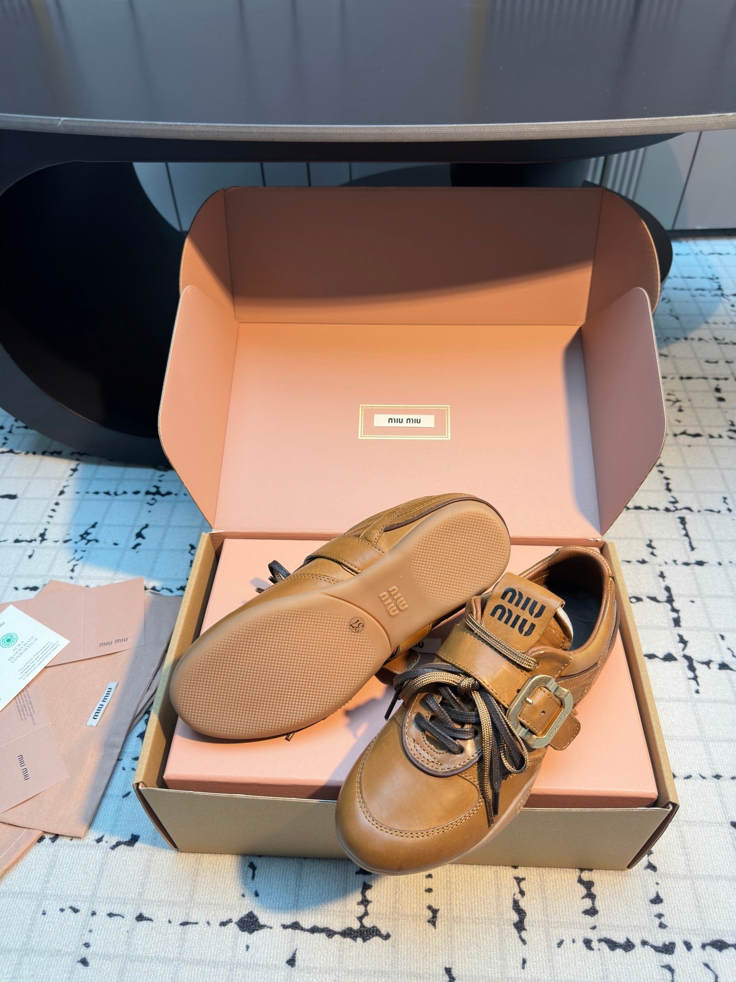 M-Sneakers