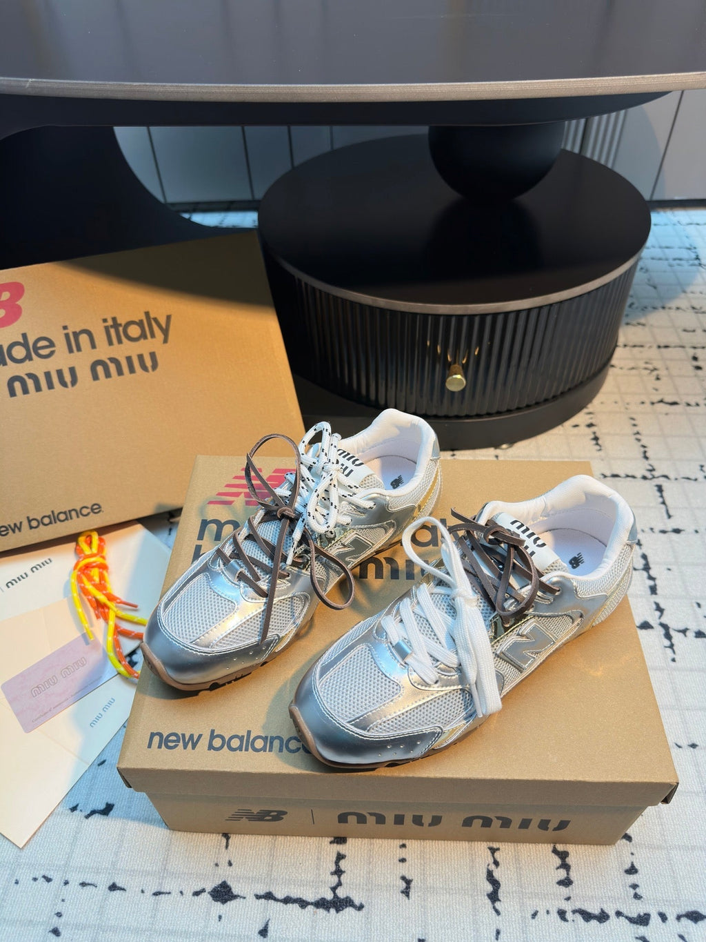 M-Sneakers