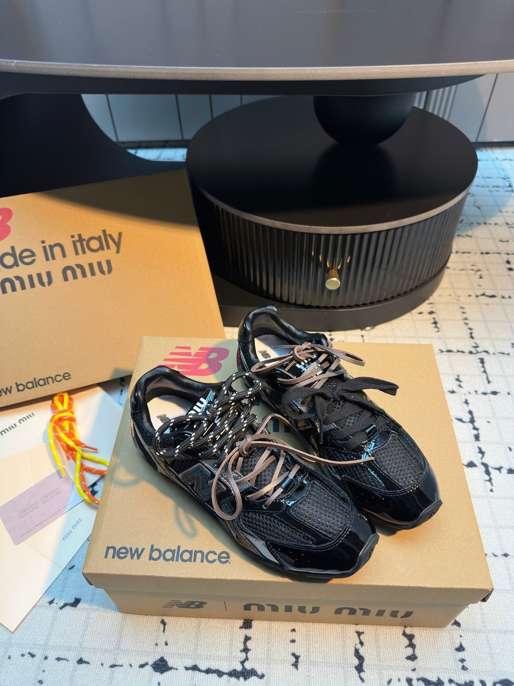 M-Sneakers