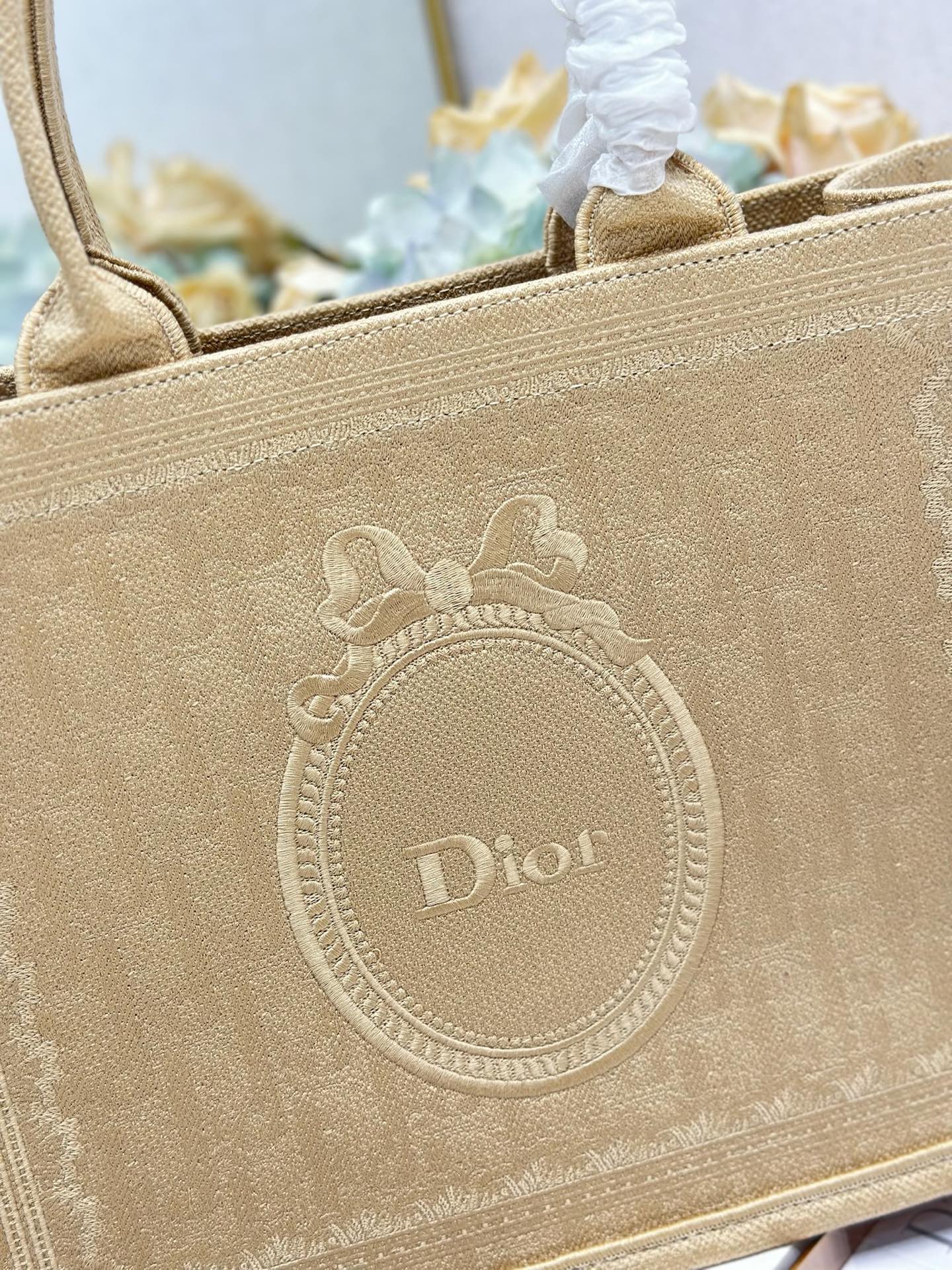 D-Book Tote