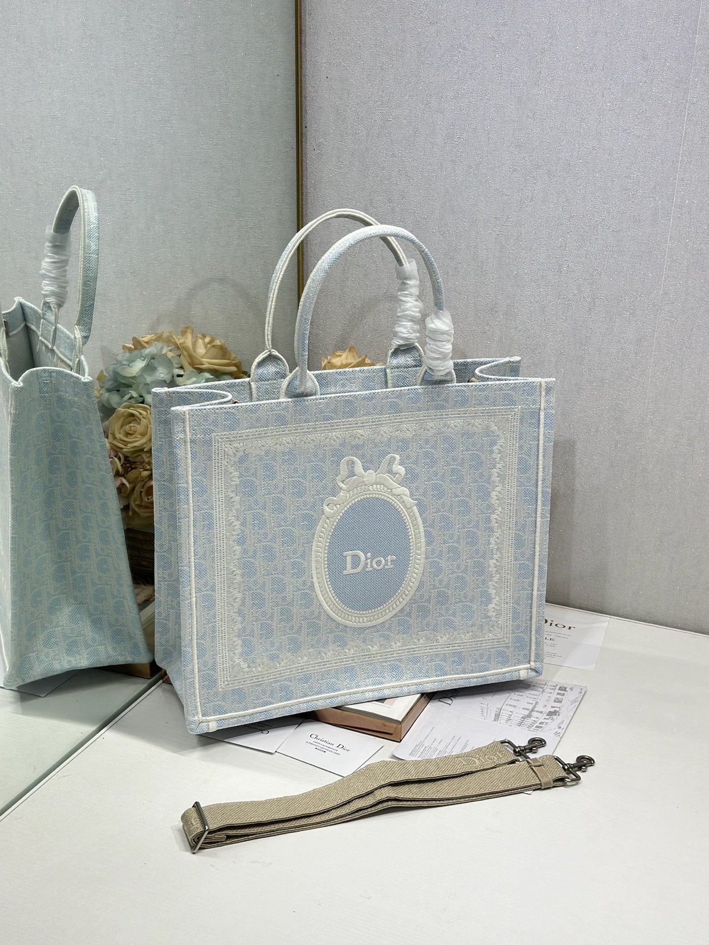 D-Book Tote
