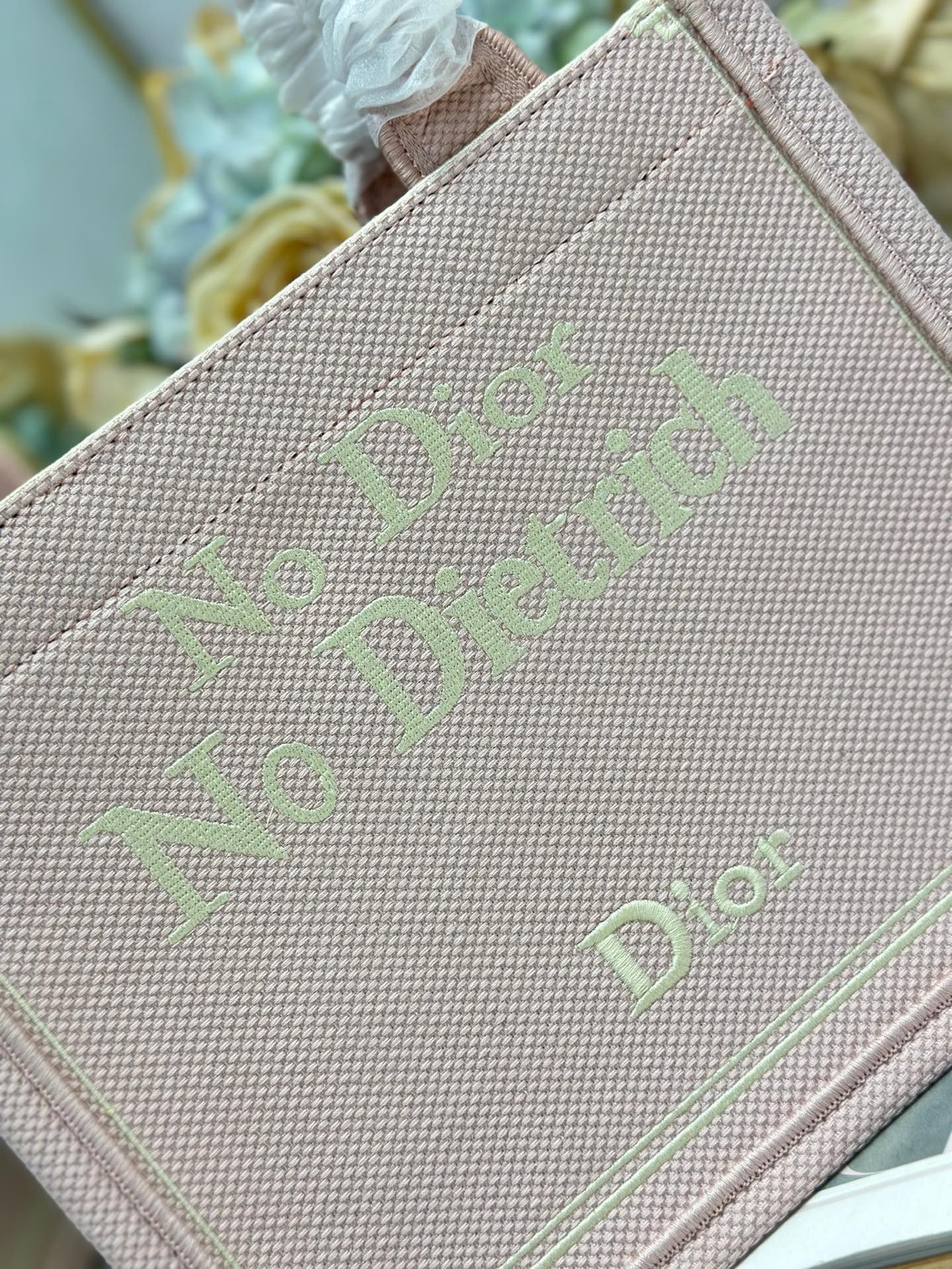 D-Book Tote