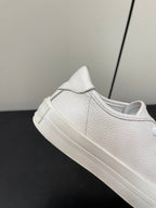 L-Sneakers