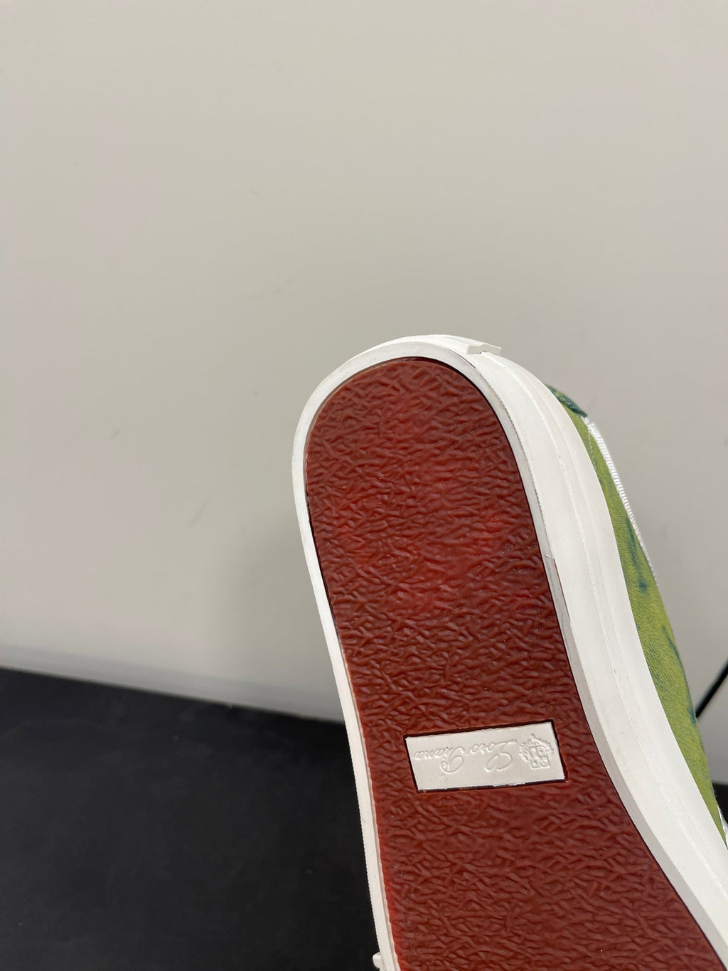 L-Sneakers