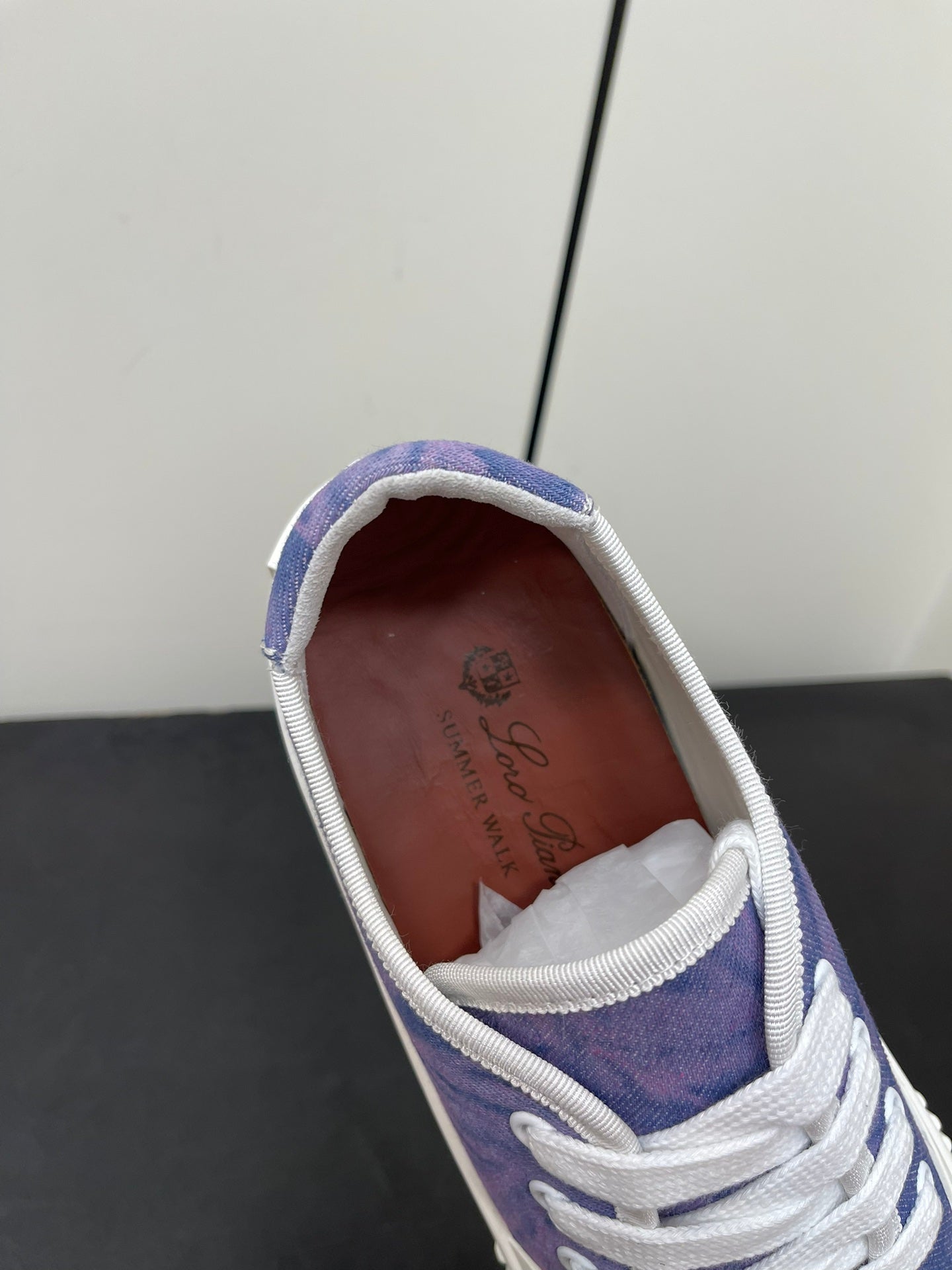 L-Sneakers