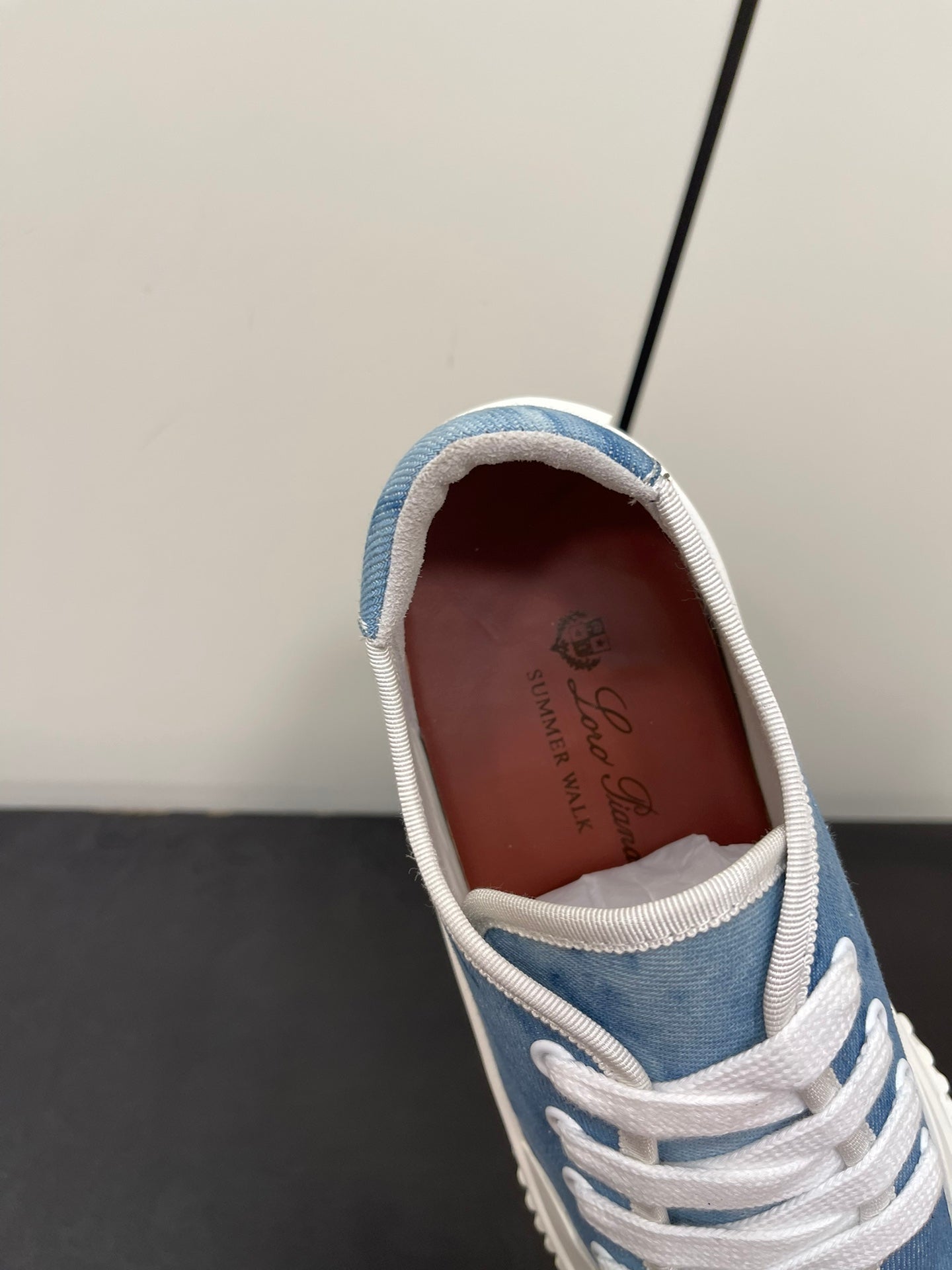 L-Sneakers