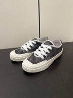 L-Sneakers