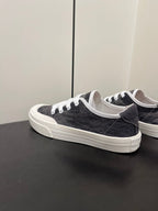 L-Sneakers
