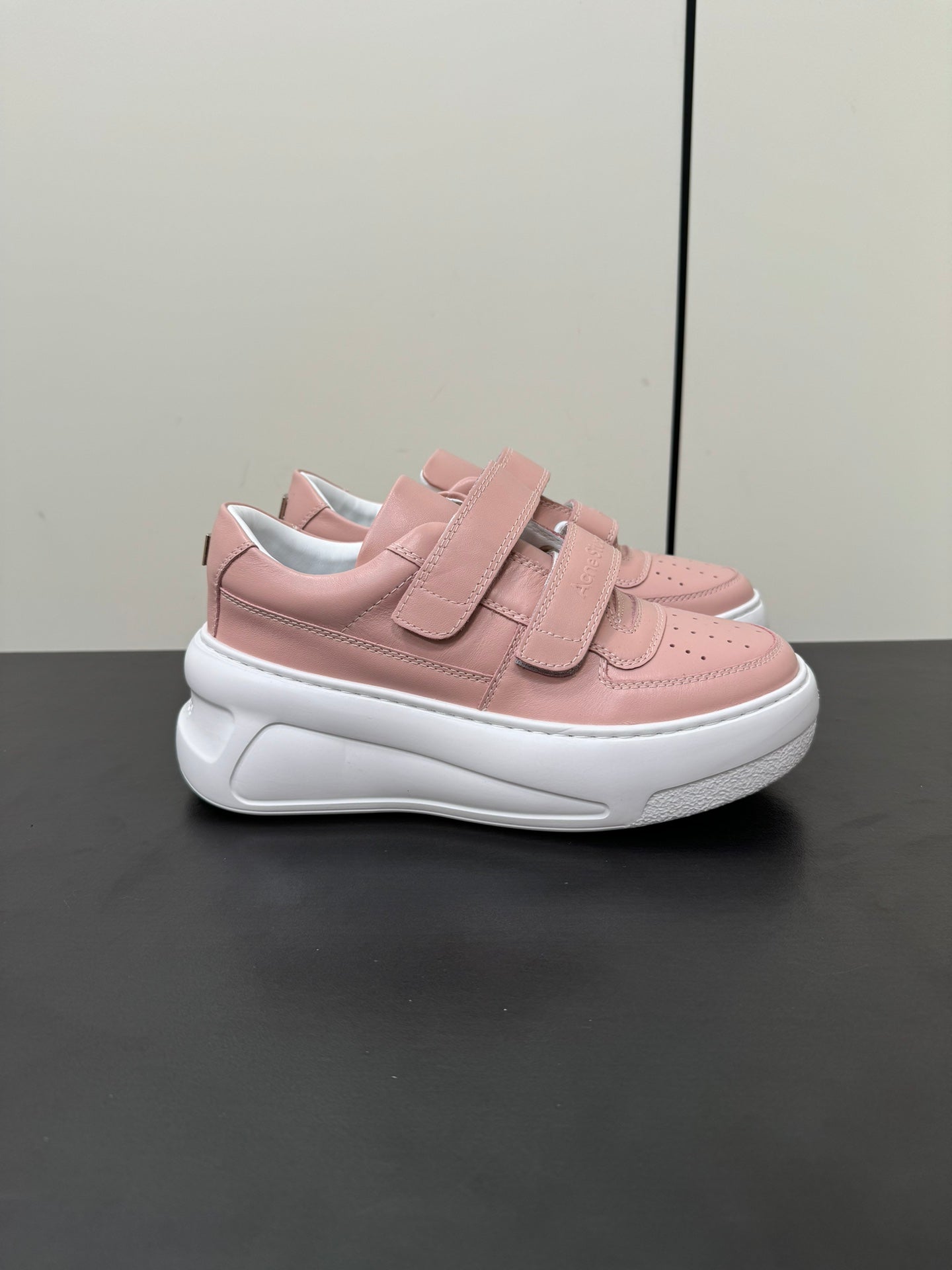 S-Sneakers