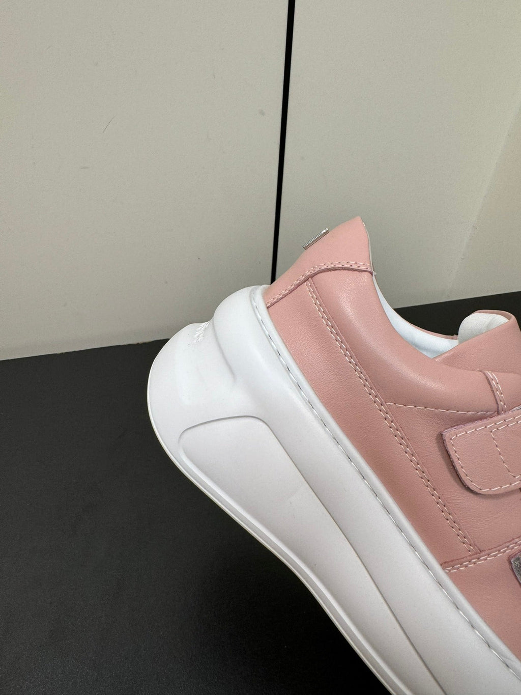 S-Sneakers