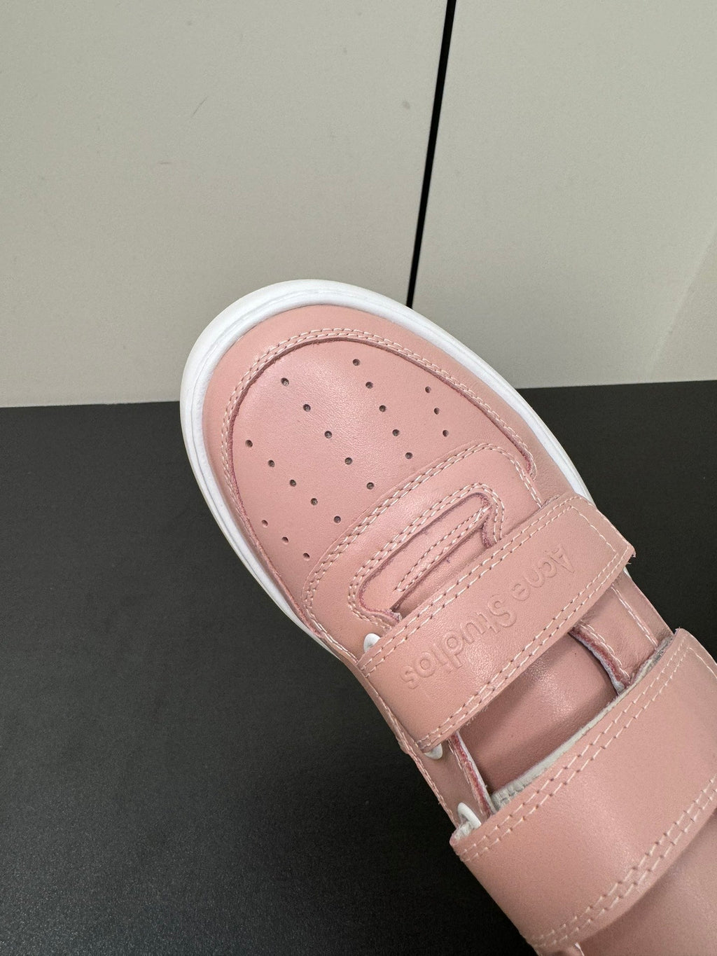 S-Sneakers
