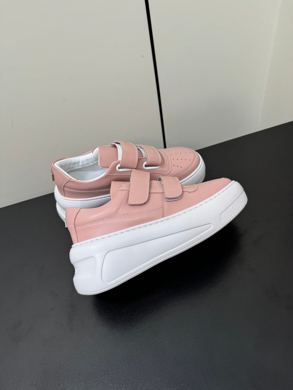 S-Sneakers