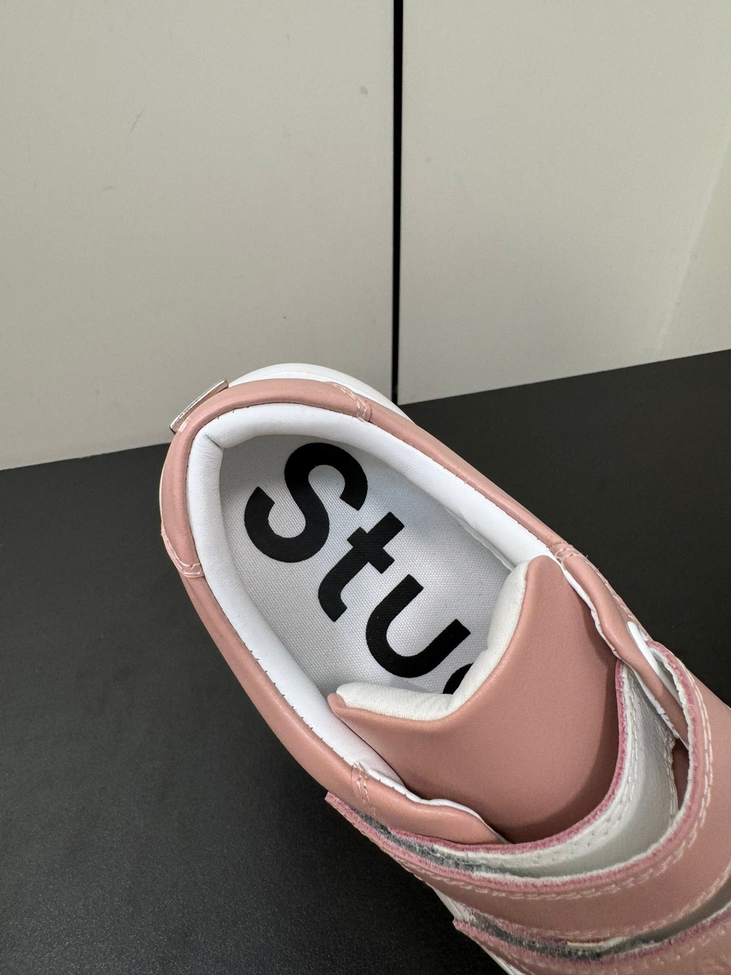 S-Sneakers
