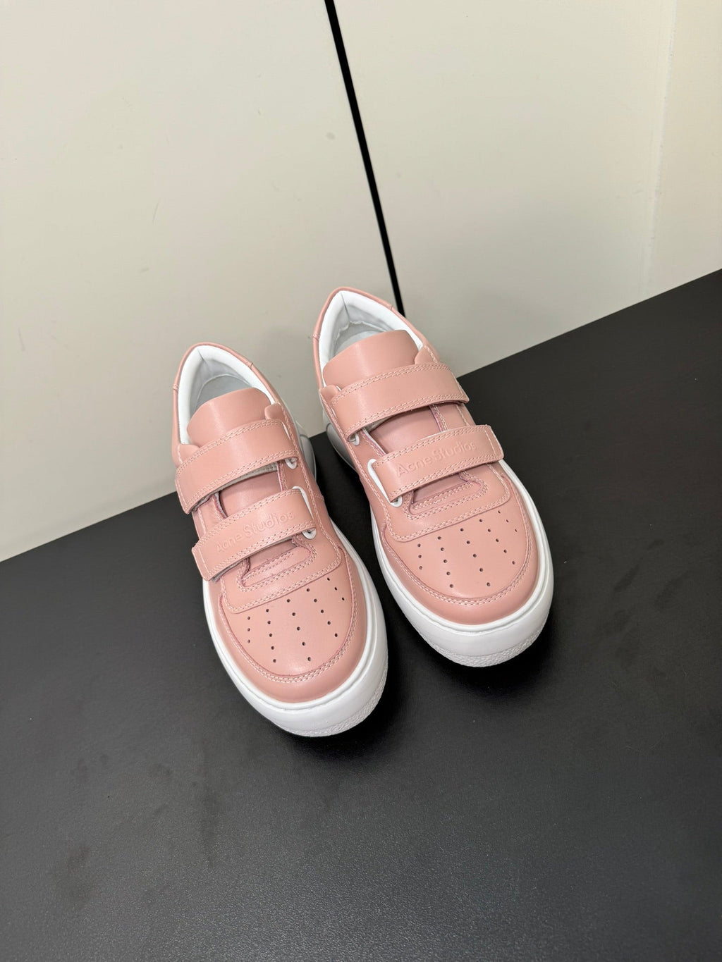 S-Sneakers