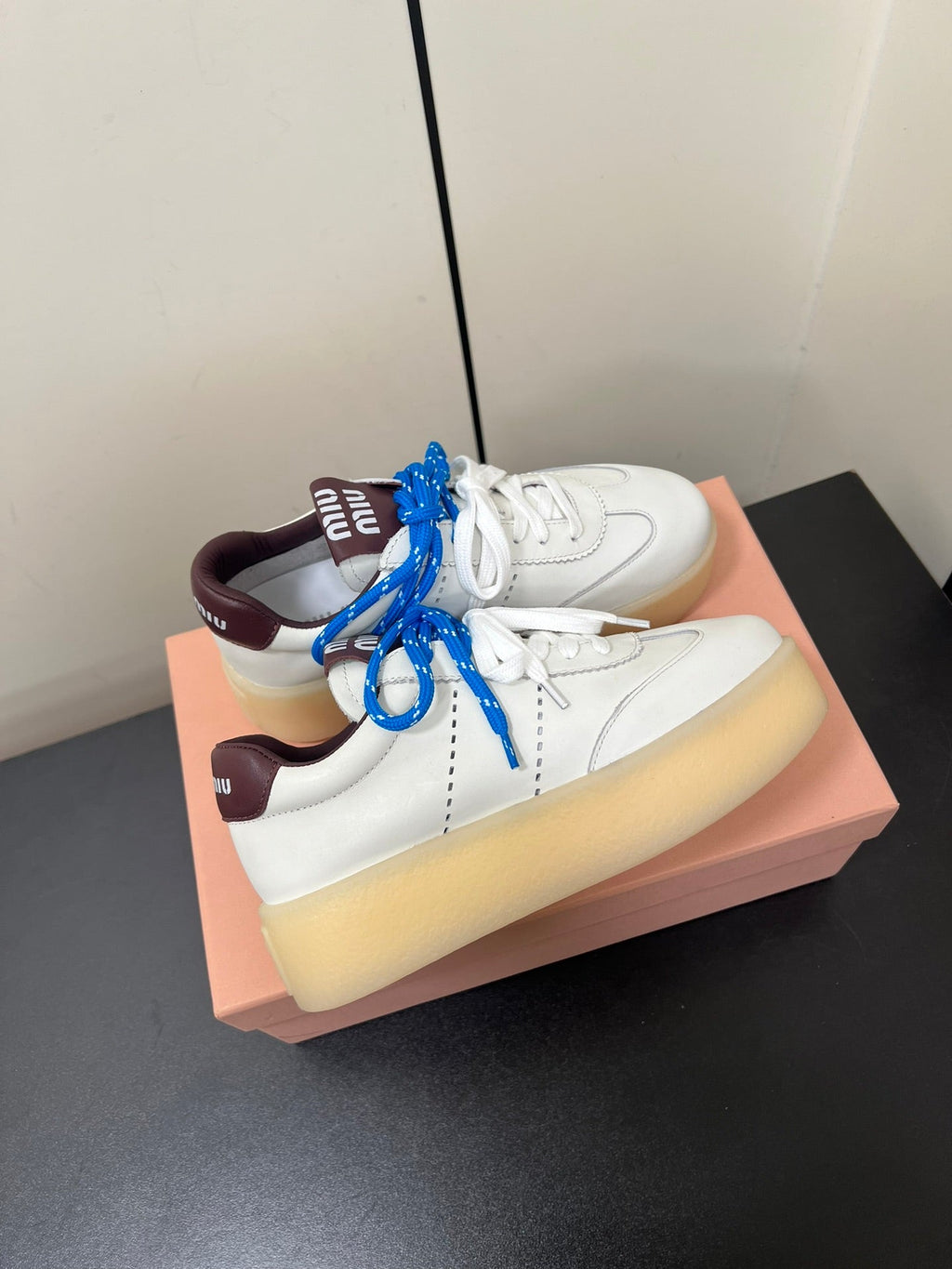 M-Sneakers