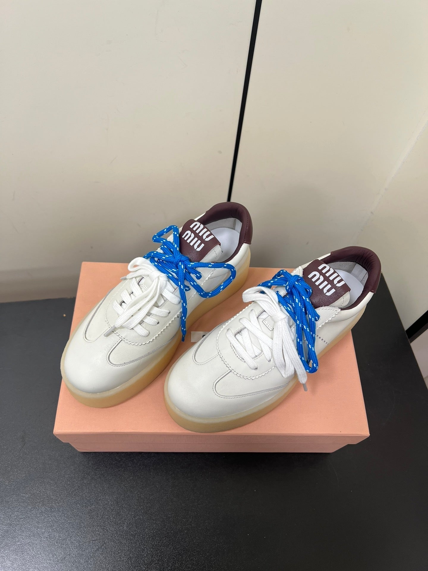 M-Sneakers