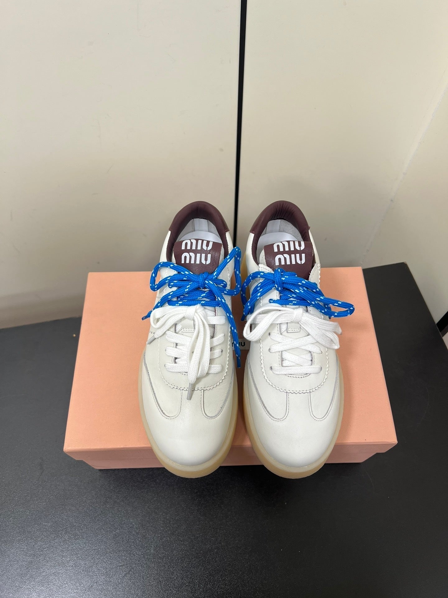 M-Sneakers