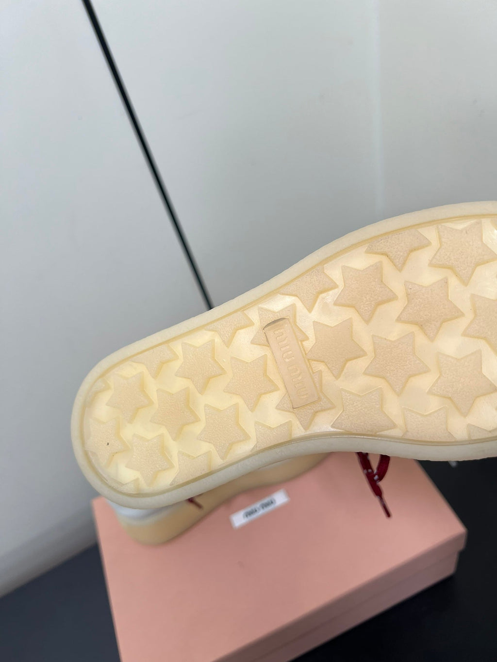 M-Sneakers