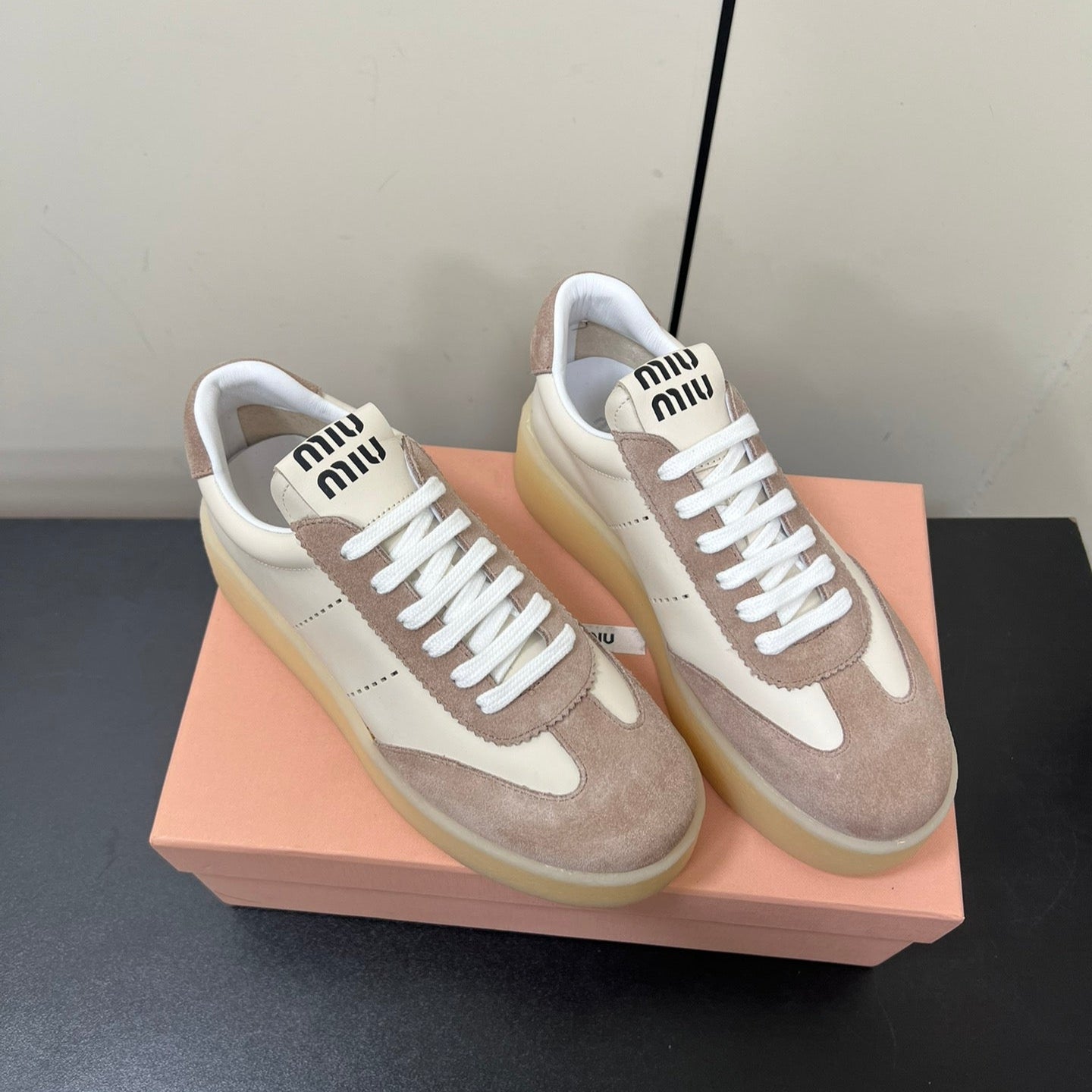 M-Sneakers