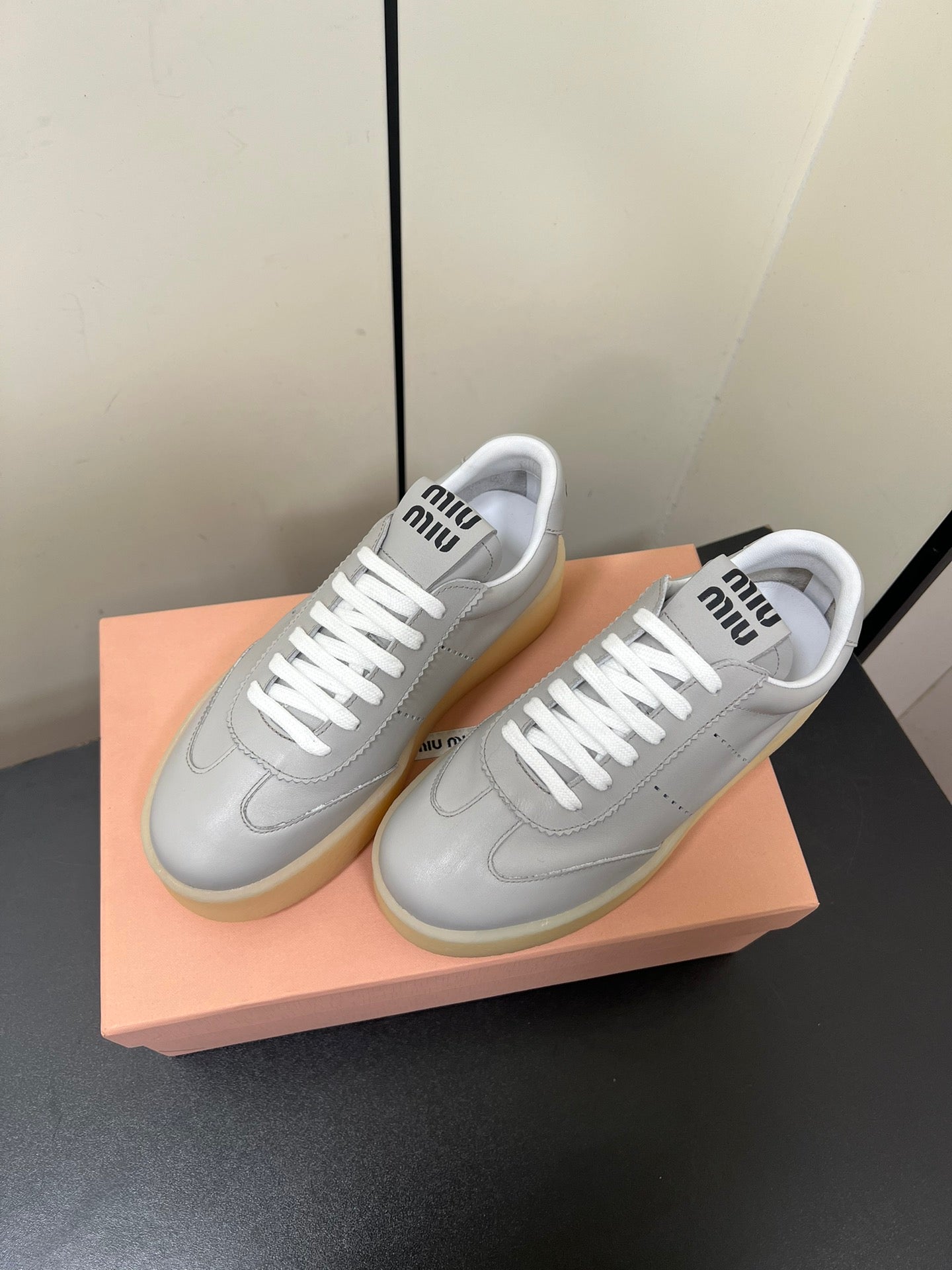 M-Sneakers