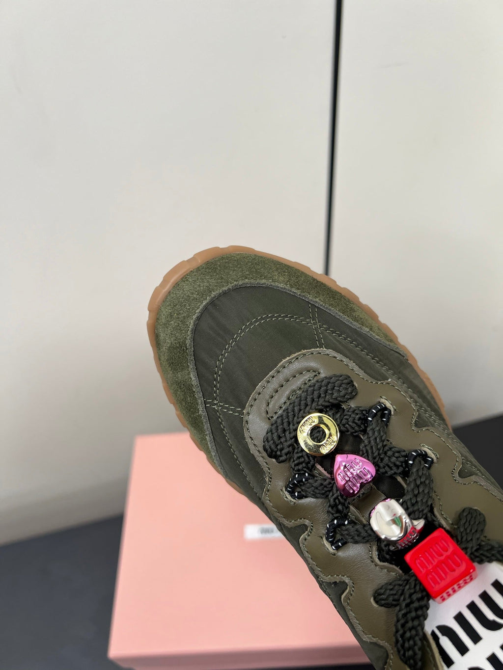 M-Sneakers